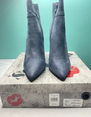 Stylish blue Suede Ankle Boots size 10‎ thumbnail 1