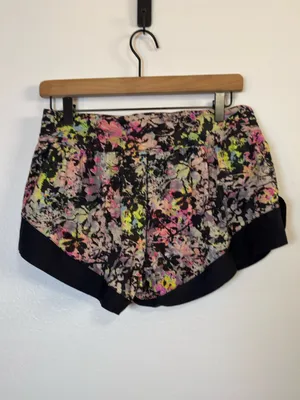 Lululemon Calm Tides Lined Running Short 2.5" Stencil Blossom Pink Multi thumbnail 3