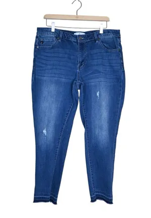 KanCan Women's 2XL Girlfriend Relaxed Skinny Jean thumbnail 1