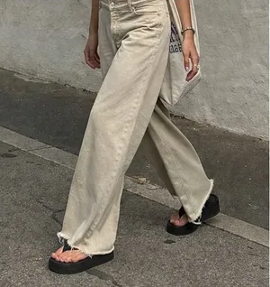 Zara High Waisted Wide Leg Pants Womens US 4 Beige Sand Raw‎ Hem Cropped thumbnail 1