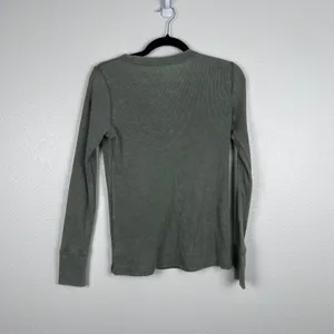 Aerie Women's Long Sleeve Ribbed Henley Green Sz M thumbnail 6