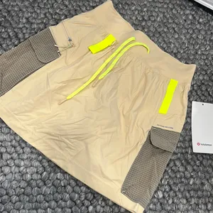NWT‎ LULULEMON MULTI-Pocket Cargo HR Hiking Skirt Size 4 thumbnail 1