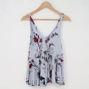 Kimchi Blue Tank Top Womens XS Floral Babydoll Light Blue High-Low Excellent thumbnail 4
