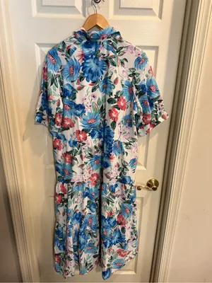 Pretty Garden Button-Front Floral Midi Dress in Blue & Pink thumbnail 9