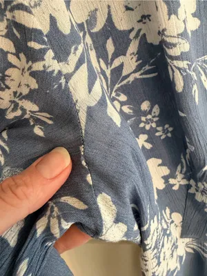 Lulus Blue‎ White Floral Wrap Dress Medium 3/4 Sleeve Ruffle Hem thumbnail 8