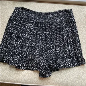 American Eagle Flowy Flat Front Shorts thumbnail 6