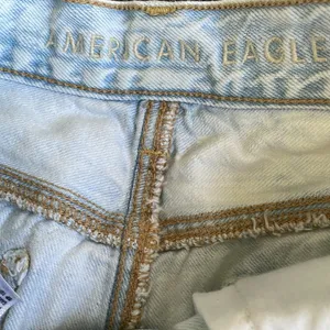 American Eagle Outfitters Blue Jean Mom Shorts High-Waisted Distressed thumbnail 4