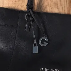 G by Guess Tote Handbag/Purse Black Size 10”H x 15.5” Across x 6” Bottom thumbnail 3