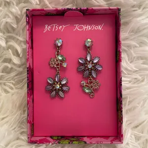 Betsey Johnson Flowered Rhinestone earrings! New In Box thumbnail 1