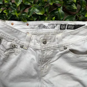 White Straight-Leg MISS ME Jeans thumbnail 4