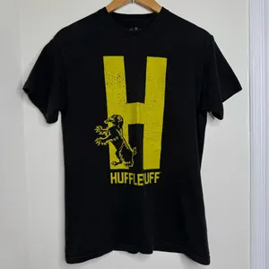 Harry Potter Hufflepuff Cotton T shirt Size Medium Black Fadec thumbnail 1