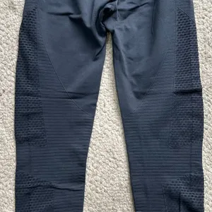 Zyia Active Perforated Performance Legging Women's Size Medium Gray Breathable thumbnail 5