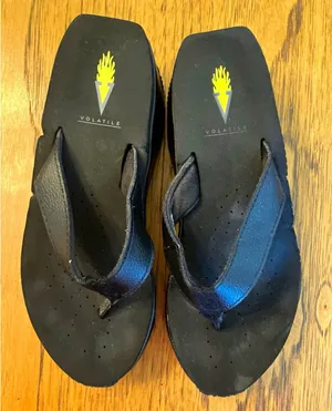 Volatile Women’s Black Thong Wedge Slip-On Sandals Logo Accent US 7.5 thumbnail 1