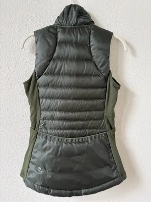 Lululemon Down For A Run Vest II Gator Green Size 4 Run Outdoors Sporty Gorpcore thumbnail 2