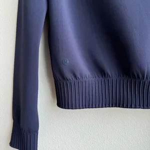 Lululemon Down & Around Crew Midnight Navy Size 4 Small Goose Down 800 Fill thumbnail 5