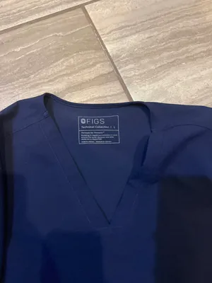 FIGS Sz L Scrub Top(READ AD) No :( thumbnail 4
