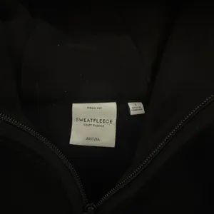 Aritzia zip up black jacket   thumbnail 2