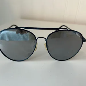 Quay Blue Aviator Sunglasses thumbnail 2