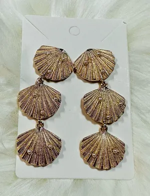 Elegant Gold Shell Drop Earrings thumbnail 1