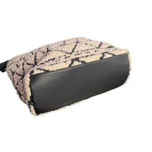 Universal Thread Crossbody Shoulder Textured Bag‎ BOHO Chic Artsy Eclectic thumbnail 3