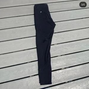Fabletics Black Leggings thumbnail 2