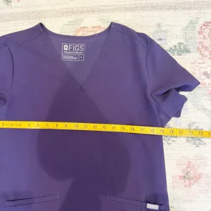 Figs Womens Casma V Neck Scrub Top Medium Purple Jam Workwear Nursing thumbnail 5