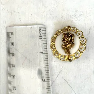 Gold tone flower pin thumbnail 4