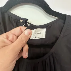 Aritzia Wilfred Sidonie Tiered Black Babydoll Dress Flutter Sleeve Lined 1478 thumbnail 7