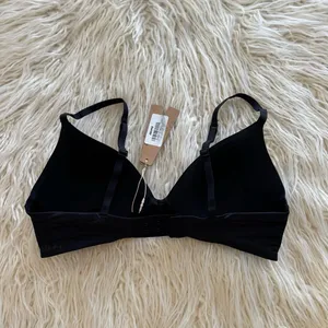 Skims Wireless Form T-shirt Bra Onyx Size 34B thumbnail 4