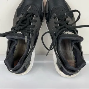 Nike Air Huarache Womens Black Sneakers Sz 8.5 thumbnail 12