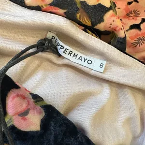 NWT PEPPERMAYO Floral Velvet Burnout Drape neck Mini Dress Size 6 thumbnail 10