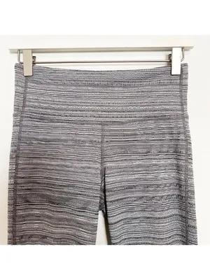 Athleta Chaturanga Leggings Size S Black Jacquard Textured Workout Pant Normcore thumbnail 4