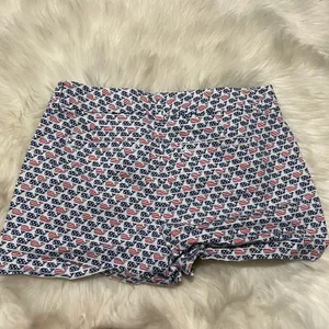 Vineyard Vines Patriot Shorts Size 4 thumbnail 3