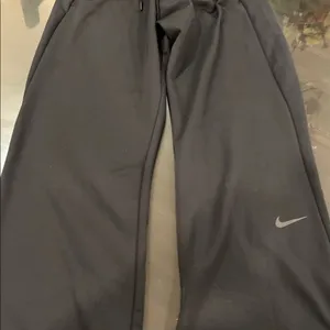 Nike nwt loose black pant thumbnail 1