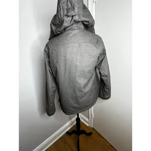 Cabela's Women's Sz:S Sherpa Lined Grey Hooded Parka Jacket Full Zip Horn Toggle thumbnail 2
