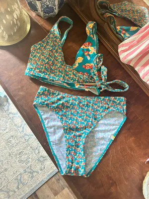 Bikini Set Size 4 thumbnail 1