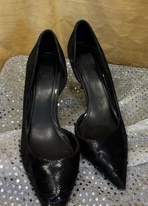 White House Black Market‎ Glossy Black Pumps thumbnail 1