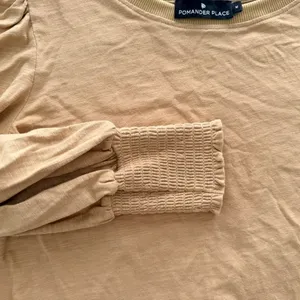 Tuckernuck Pomander Place Tan Vesty Long Sleeve Crewneck Medium Puff Shoulder thumbnail 6