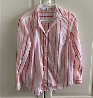 Women’s button down shirt thumbnail 1