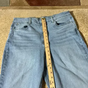 LL Bean Classic Fit High Rise Light Wash Straight Leg Jeans Womens 12 Reg 518710 thumbnail 7