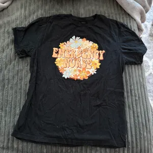 ER nurse Gildan Tshirt  thumbnail 1