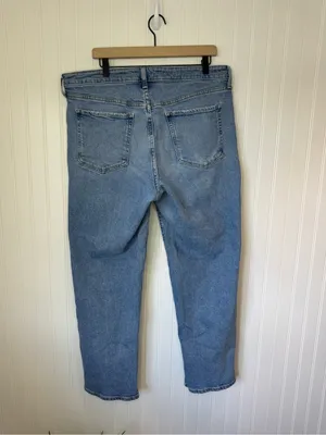 Old Navy Womens High Rise OG Loose Light Blue Jeans Distressed Smooth Pockets 16 thumbnail 3