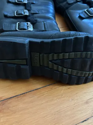 ☀️3/$25 UGG Women’s Black Leather Larkspur Sheepskin Motorcycle Buckle Boots 7 thumbnail 2