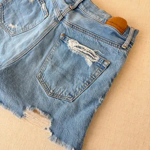 American Eagle Highest Rise 90s Boyfriend Cutoff Shorts Light Wash Distressed 4 thumbnail 5