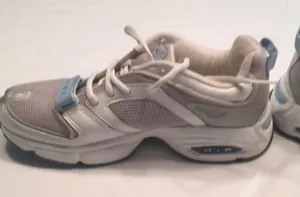 Women’s Nike Air Sneakers-Size 7 thumbnail 6