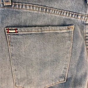 Alice + Olivia AO.LA Good highrise exposed button lightwash distressed jeans, 27 thumbnail 8