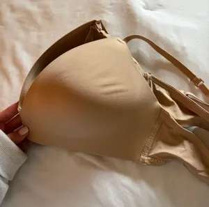 Skims wireless form nursing bra  thumbnail 1