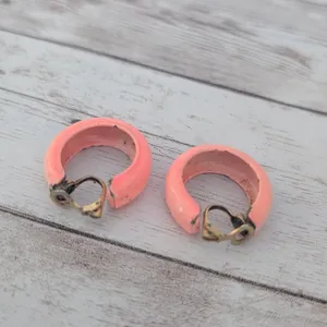 Vintage Clip On Earrings Retro Hoops Peach Like Tone - Paint Chipping & Tarnish thumbnail 9