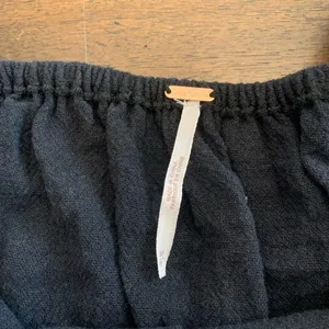 Free People Top Women’s Medium Charcoal Gray Peasant Top thumbnail 2