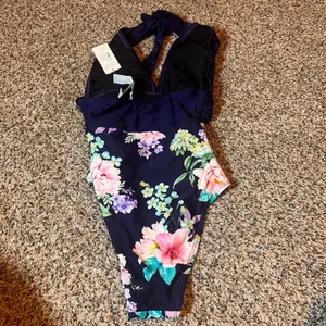 Cupshe Floral Print Halter One Piece Swimsuit Padded Bathing Suit Size S thumbnail 4